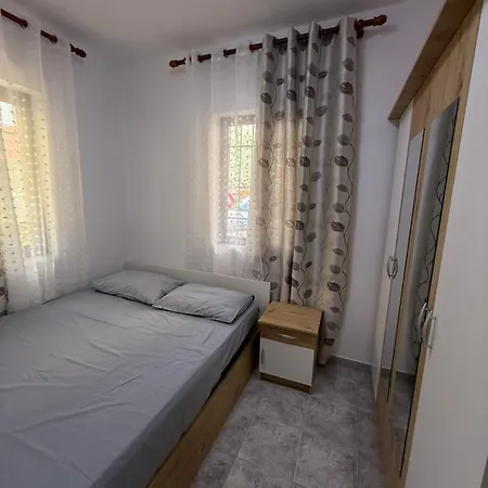 Leo's Place Golem (Tirana)